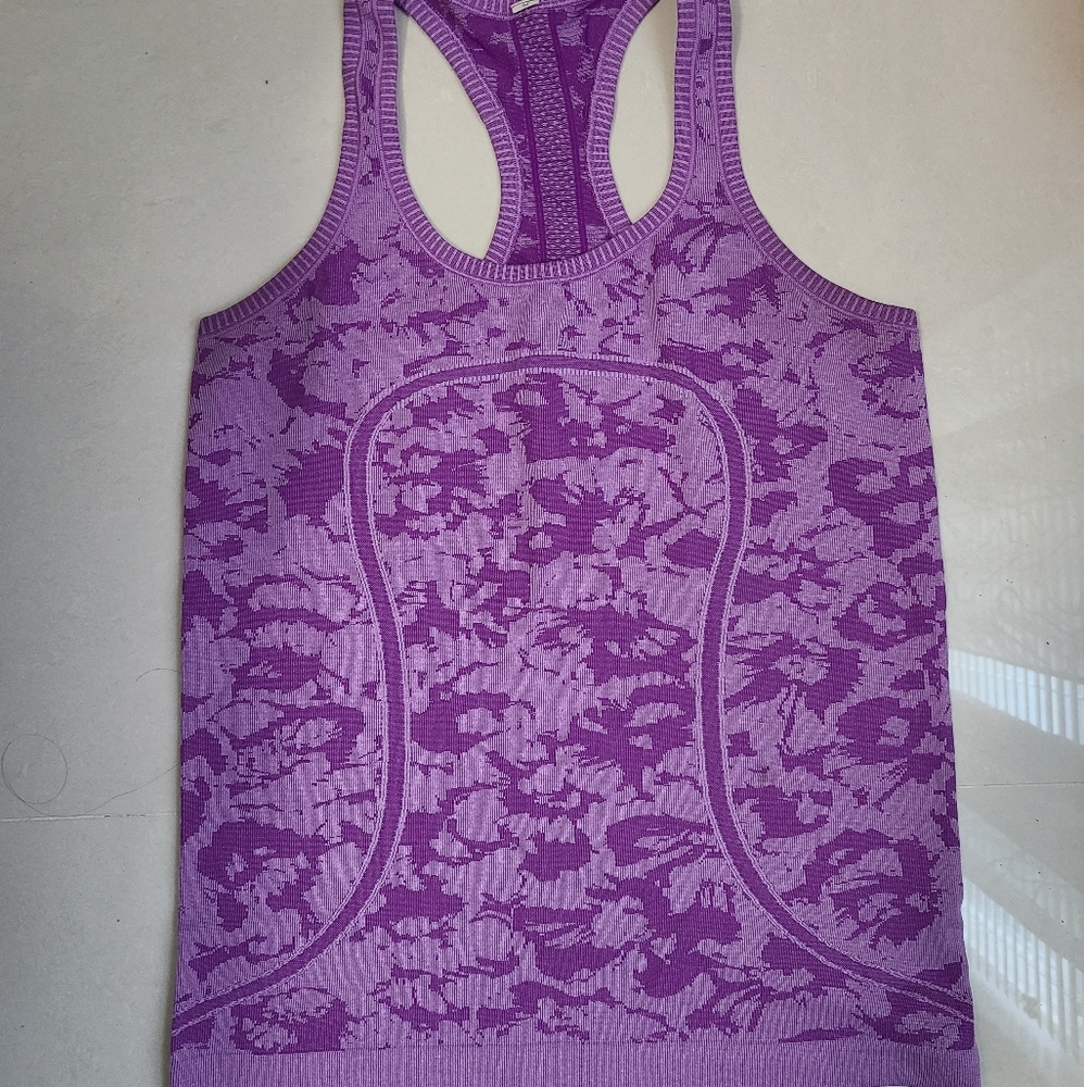 2 Lululemon tanks